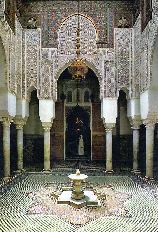 Meknes :
                  cour du tombeau de Moulay-Ismael