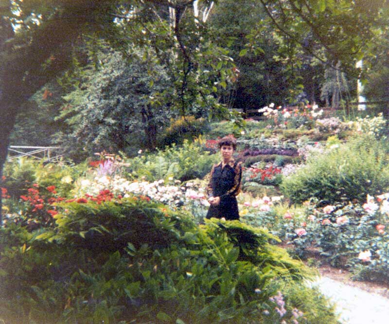 Monique dans les jardins de Métis