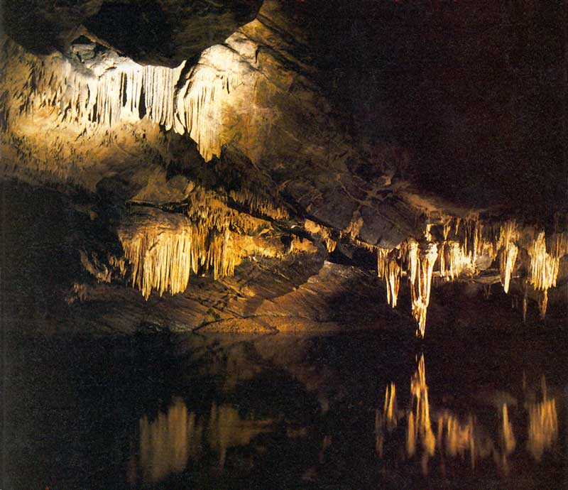 Grotte de Han/Lesse
                        : le lac souterrain