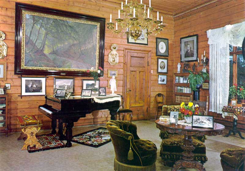 Le salon de Troldhaugen et le piano de Grieg