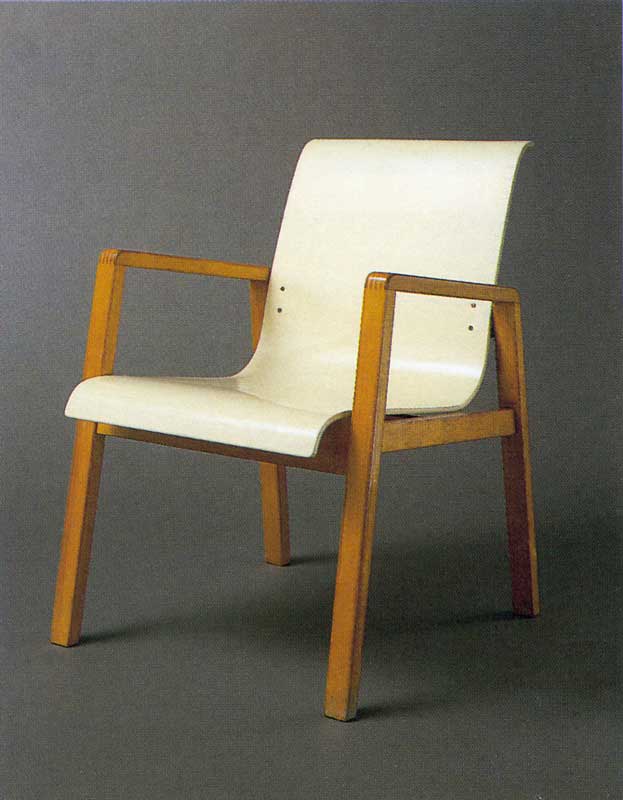 Chaise dessinée par Aalto