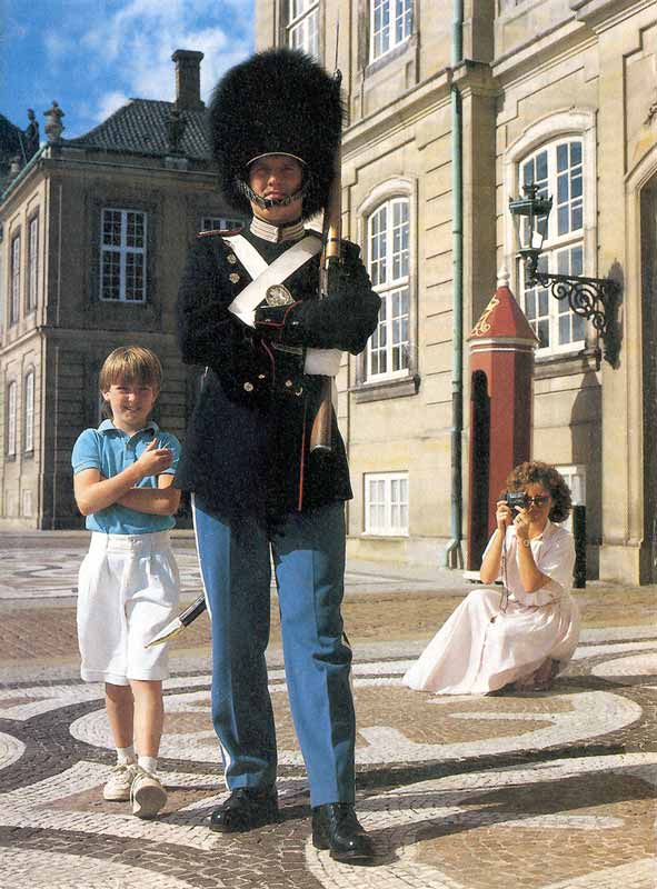 Un garde débonnaire du Palais d'Amalienborg