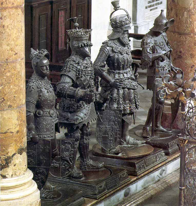 Statues de bronze de la Hofkirche