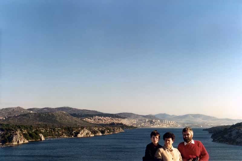 La
                    petite famille sur le grand pont de Sibenik