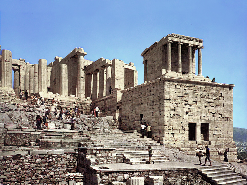 Acropole d'Athina : Propylées et petit temple
                  d'Athena Niké
