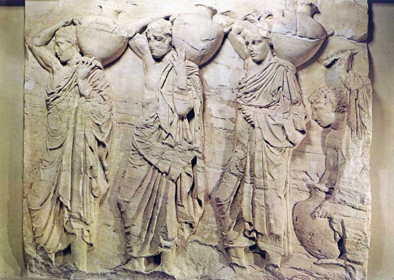 Athenes-frise-du-Parthenon-Trois-jeunes-gens-portent-des-hydries