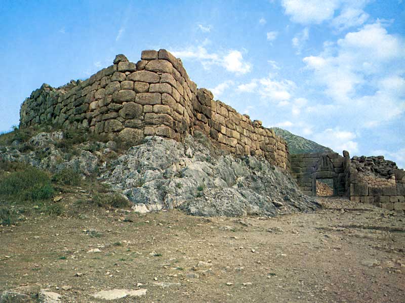 La
                muraille de Mycènes et la Porte des Lionnes
