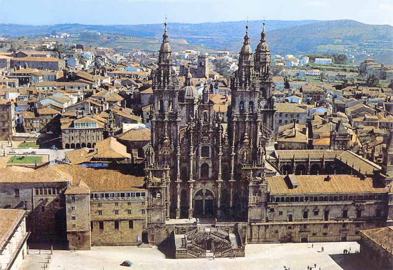 Santiago : la cathédrale et
                                      la Plazza de Espana