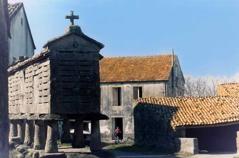 Horreos (grenier)
                                      dans le village de Carnota
