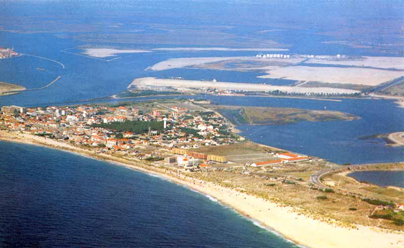 Aveiro, la Praia de Barra et les marais salants
                  en arrière