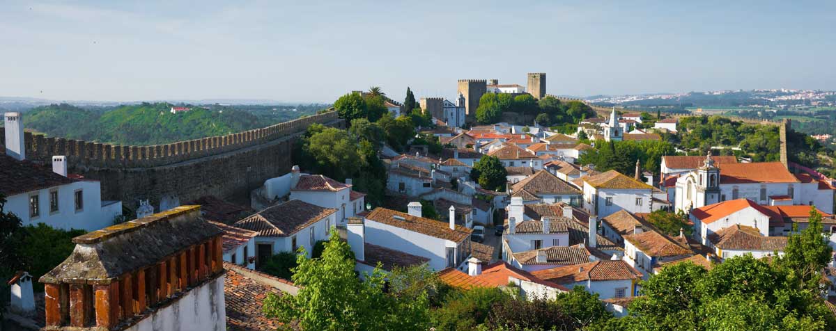 Obidos le village serré dans ses remparts