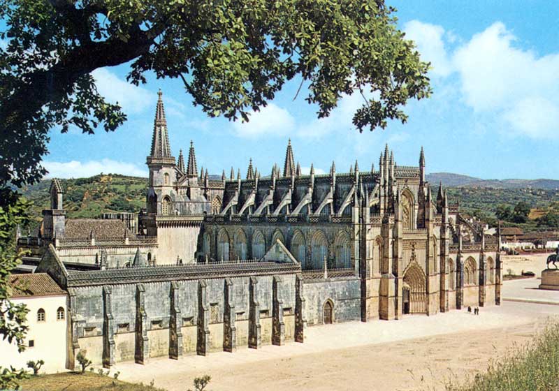 Monastère de Batalha : vue générale de la façade