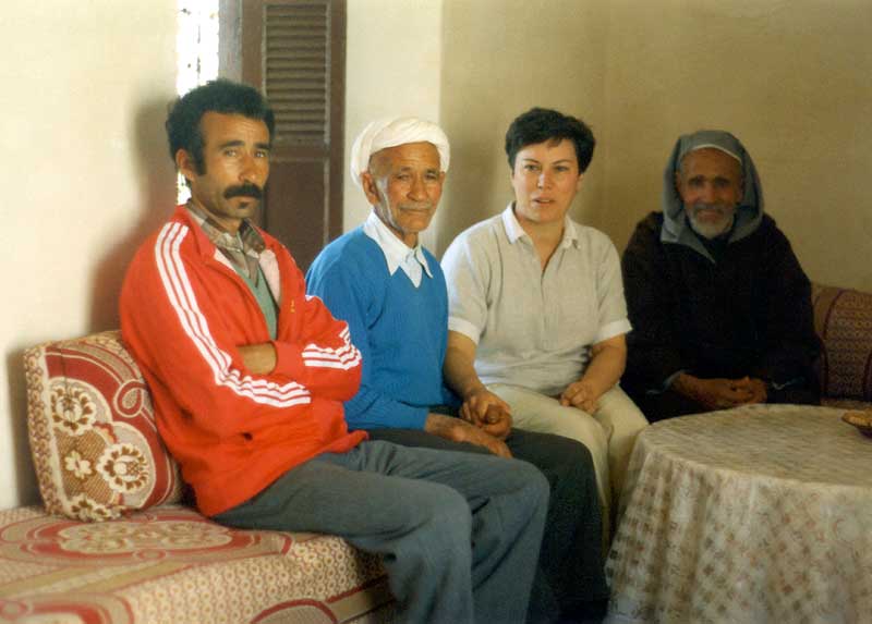 Dar Bouazza : le caporal et son fils, Monique et
                  Moha