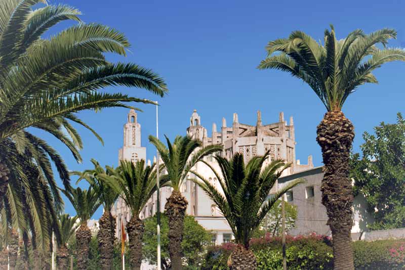 Casablanca : la « cathédrale » du Sacré-Coeur
                  dans les palmiers