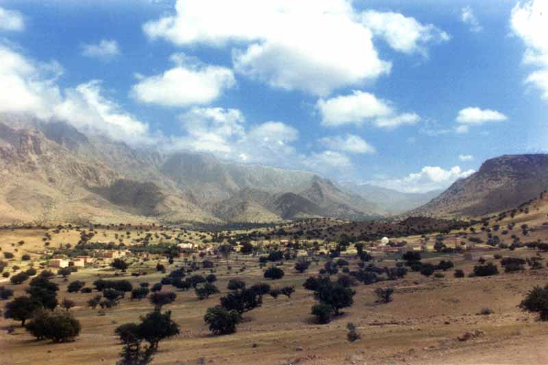Vallée
                en approchant de Tafraoute