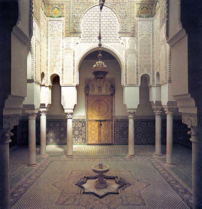 Meknes : cour du tombeau de Moulay Ismail