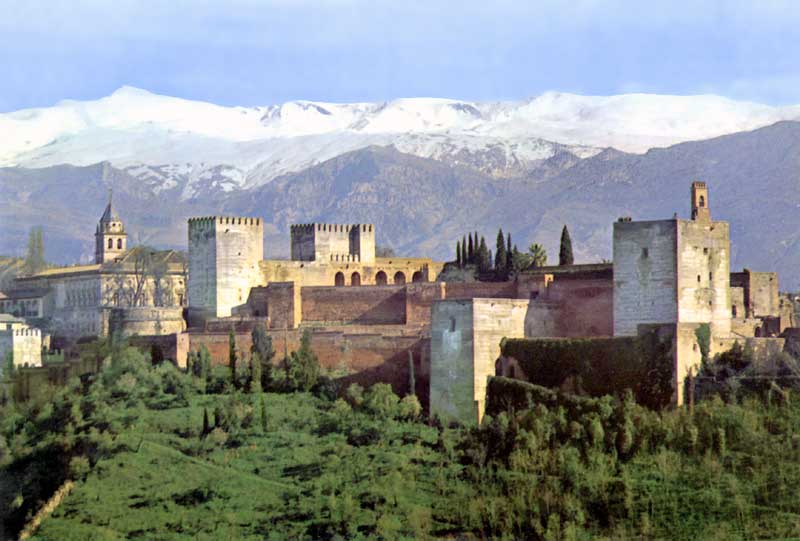 L'Alhambra sur fond de Sierra Nevada
