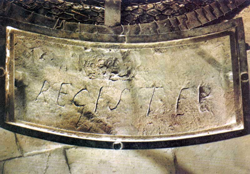 Aigues-Mortes : inscription dans la tour de
                Constance