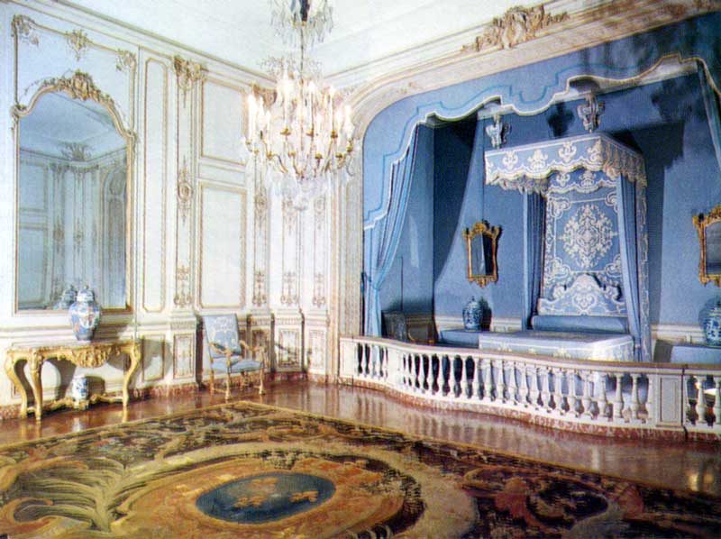 Chambord :
        la chambre royale