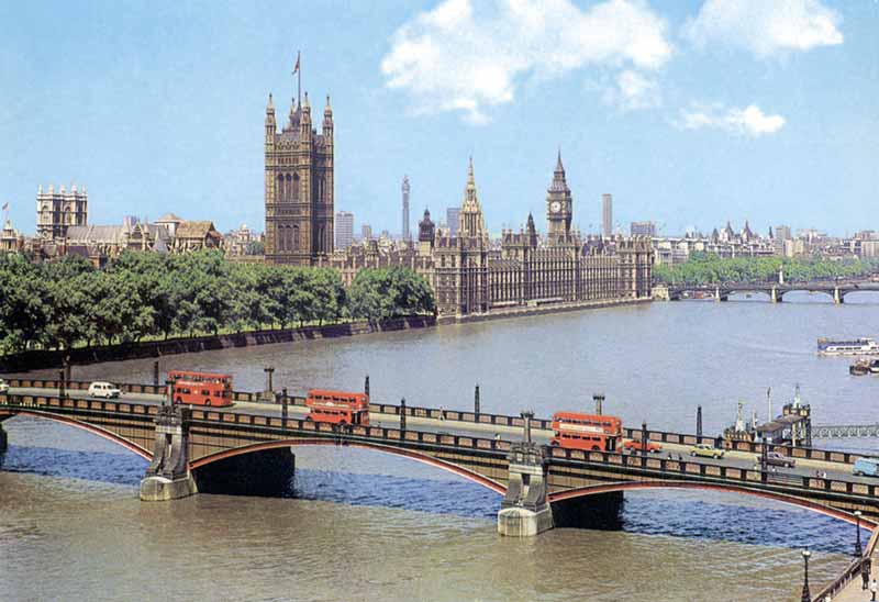 London : Lambeth Bridge et le Parlement