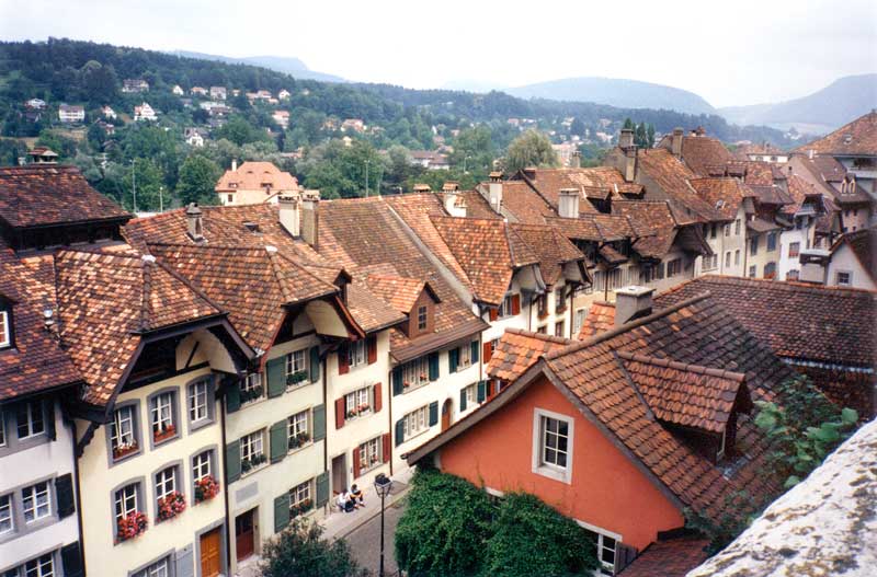 Toits de
                  tuile des vieilles maisons d'Aarau