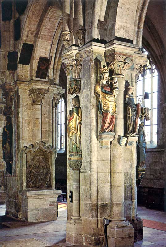 Statues polychromes dans St-Sebald
