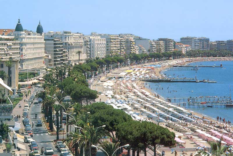 Cannes la Croisette en été