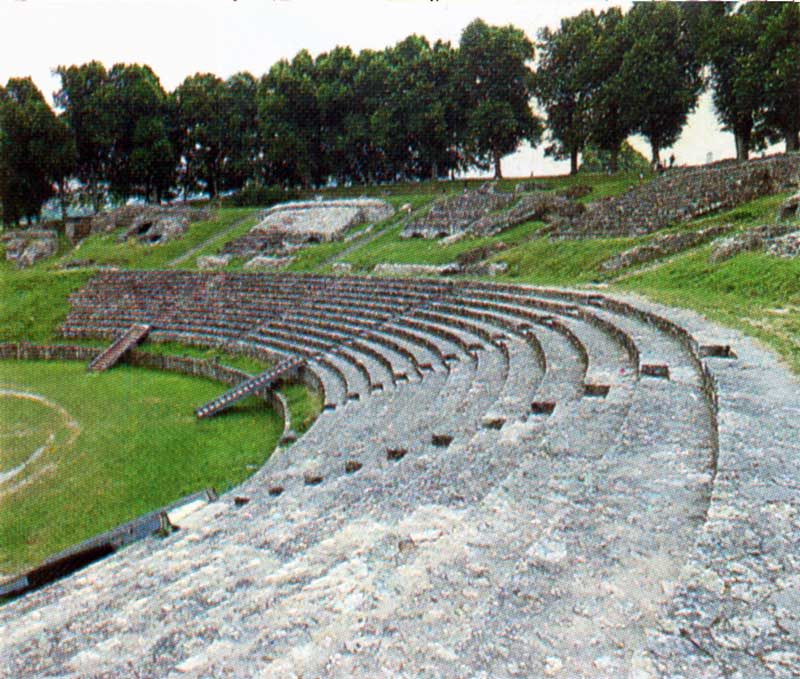 Théâtre
                romain d'Autun