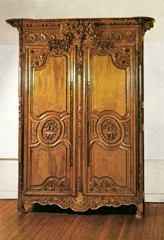 Musée Baron Gérard à BAYEUX : armoire normande
                XVIIIème (plaine de Caen)