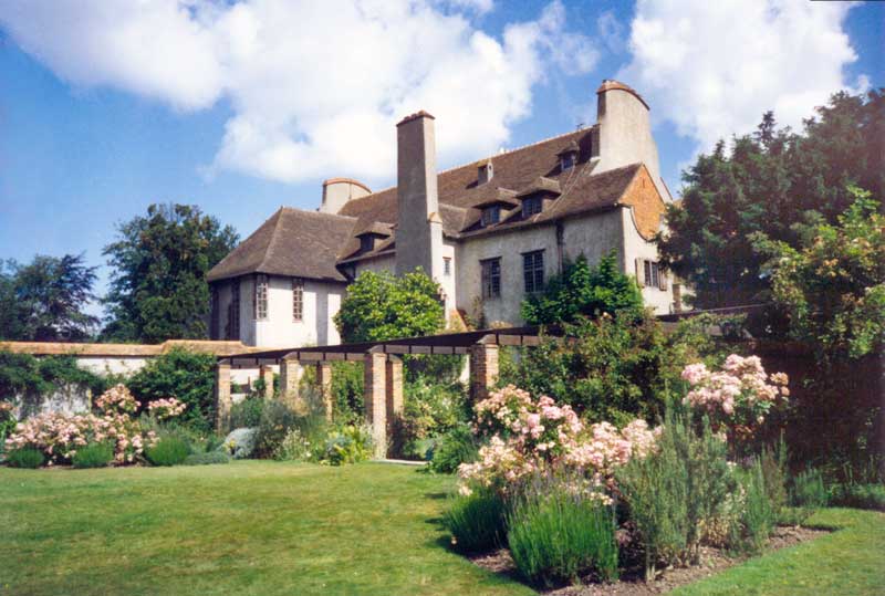 Parc floral des Moutiers à Varengeville : la
                maison, par Sir E. Luytens (1898)
