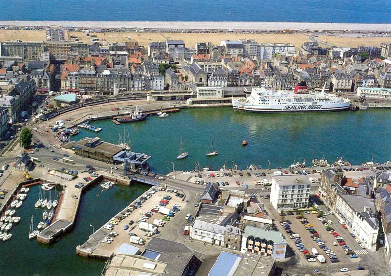 Dieppe : l'avant-port et la gare maritime