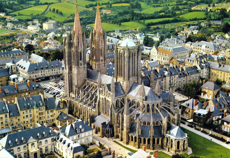 Cathédrale de Coutances au cœur de la vieille
                      ville