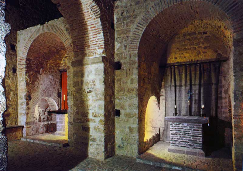 Salle souterraine de la chapelle carolingienne