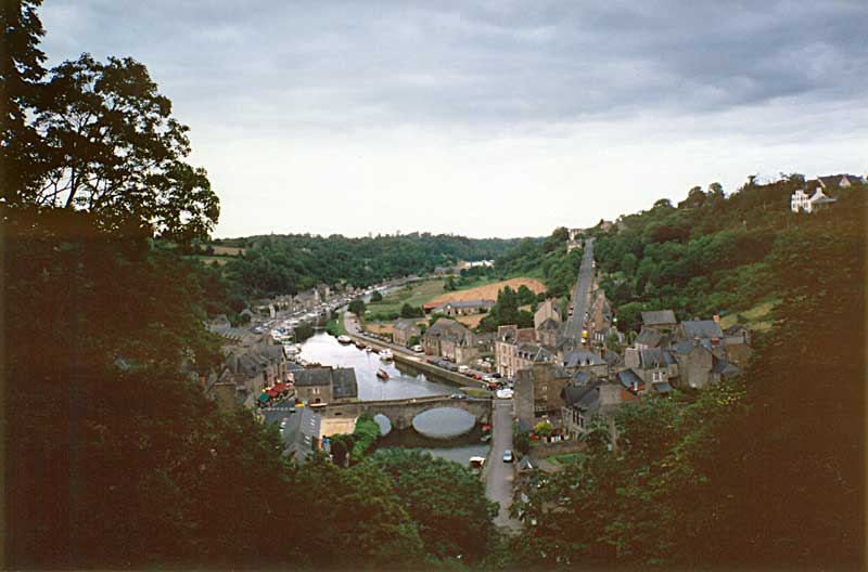 Le
              port du Jerzual au pied de Dinan