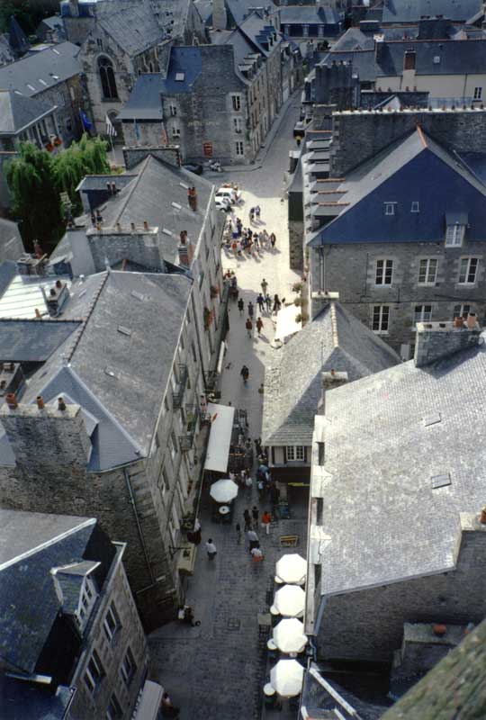 Les
              rues de Dinan depuis le beffroi