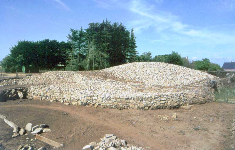 Reconstitution du tumulus de la Table des Marchands