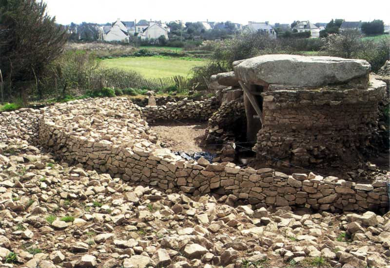 Reconstruction de la Table des marchands à
                Locmariaquer