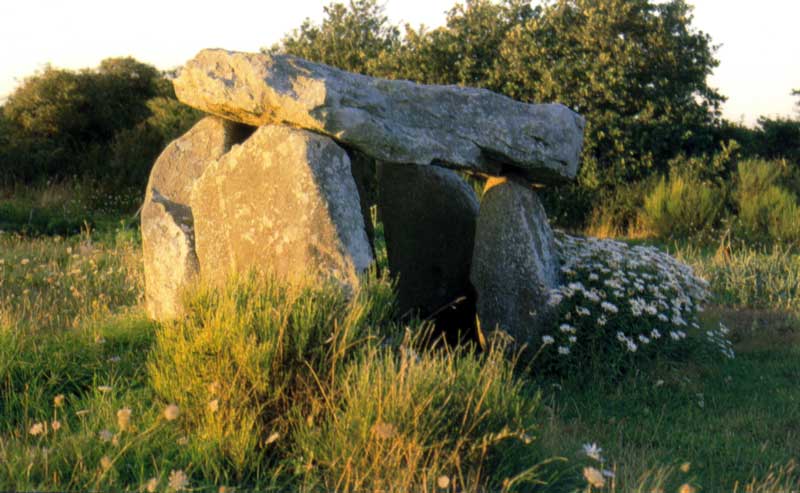 Dolmen de Kercadoret au soleil couchant