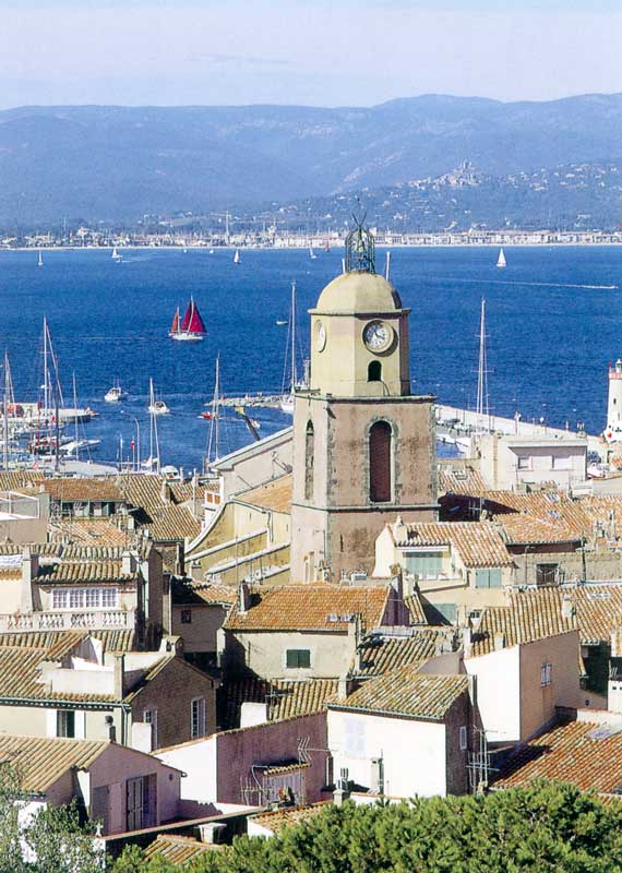 Le
                clocher et la baie depuis la citadelle