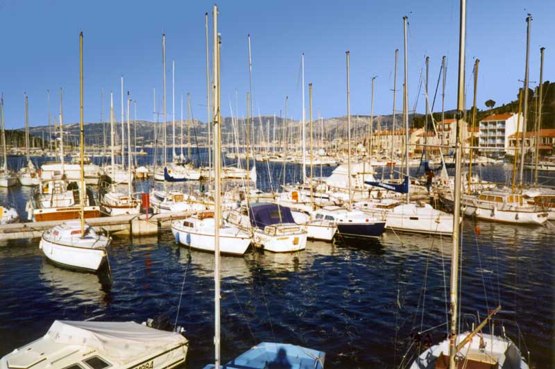 Le port des
              yachts de Saint-Mandrier