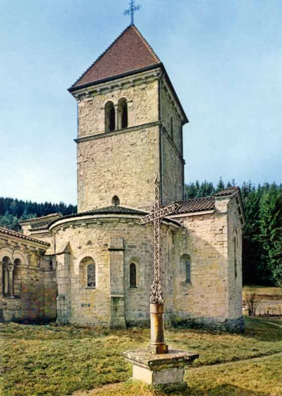 Abside
                de l'église romane d'Avenas