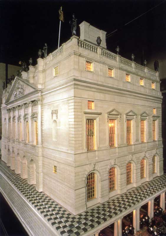 Maison de poupée de la Reine Mary : façade ouest