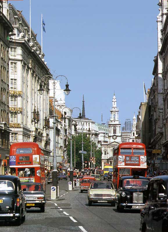Londres : dans
                la City, les rues typiques de la capitale de l'Empire