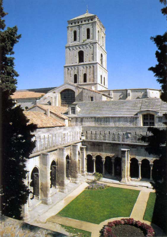 Cloître et clocher de St-Trophime à Arles