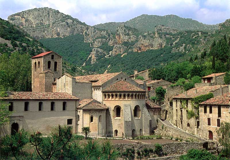 L'abbatiale de Saint Guilhem (IXème et Xème siècle)
                dans le val de Gellone