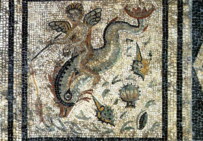 Amour chevauchant un dauphin et tenant une
                    canne à pêche d'une main et un panier de l'autre
                    (fin 1er siècle ap. J-C)