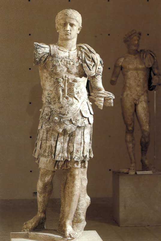 Tête de Domitien (81 à 96 ap. J.C) placée sur
                      le corps cuirassé d'une autre statue (1,84 m)