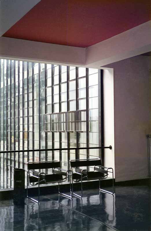 Chaises Breuer sur un palier du Bauhaus de Dessau