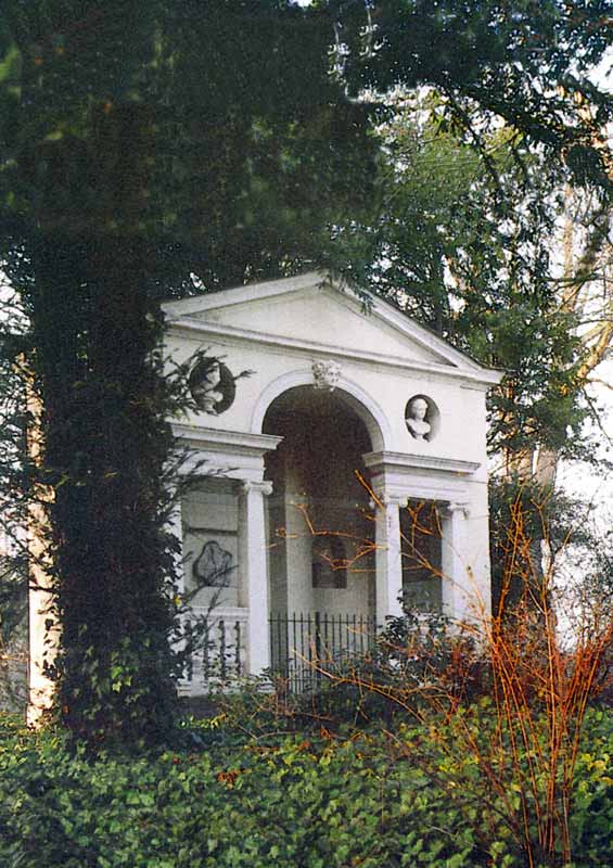 Parc de
                Wörlitz : fabrique en forme de tombeau antique