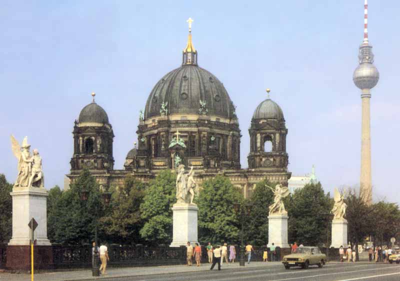 Berlin- : pont de l'Arsenal et cathédrale
